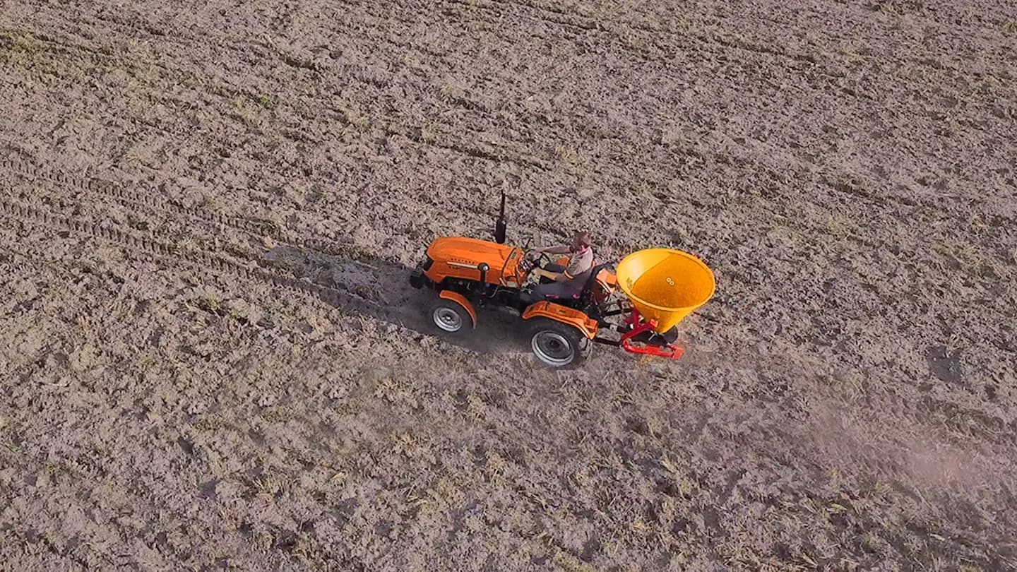 Разбрасыватель навесной (Лейка) Strumyk S-500 (500 л)