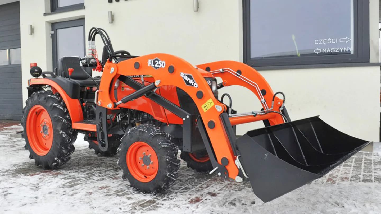 Трактор Kubota | Кубота B2441 9+3 (Kubota India) STD agri 7.00-12 / 8.3-20 (с ПСМ) — фото 9