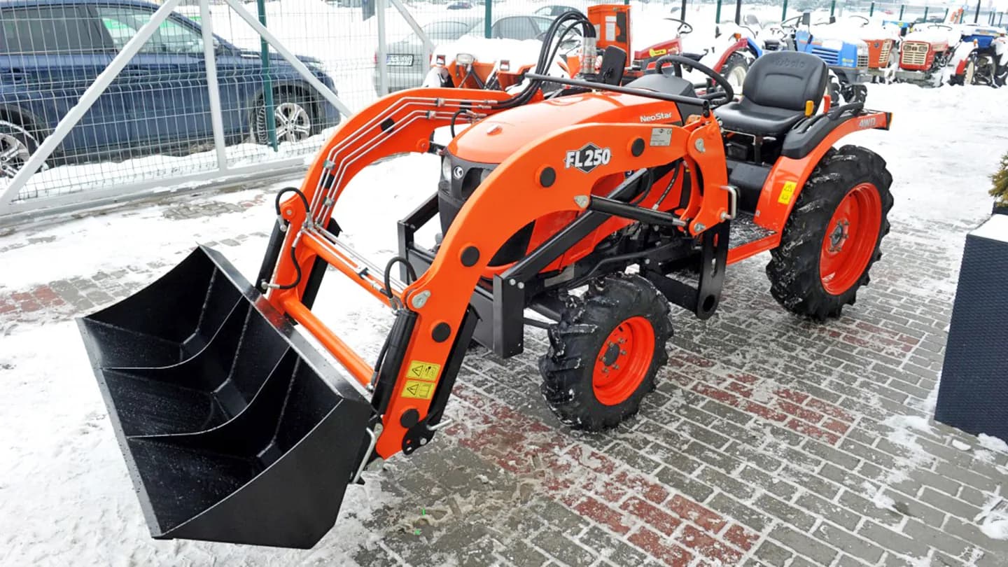 Трактор Kubota | Кубота B2441 9+3 (Kubota India) STD agri 7.00-12 / 8.3-20 (с ПСМ) — фото 11