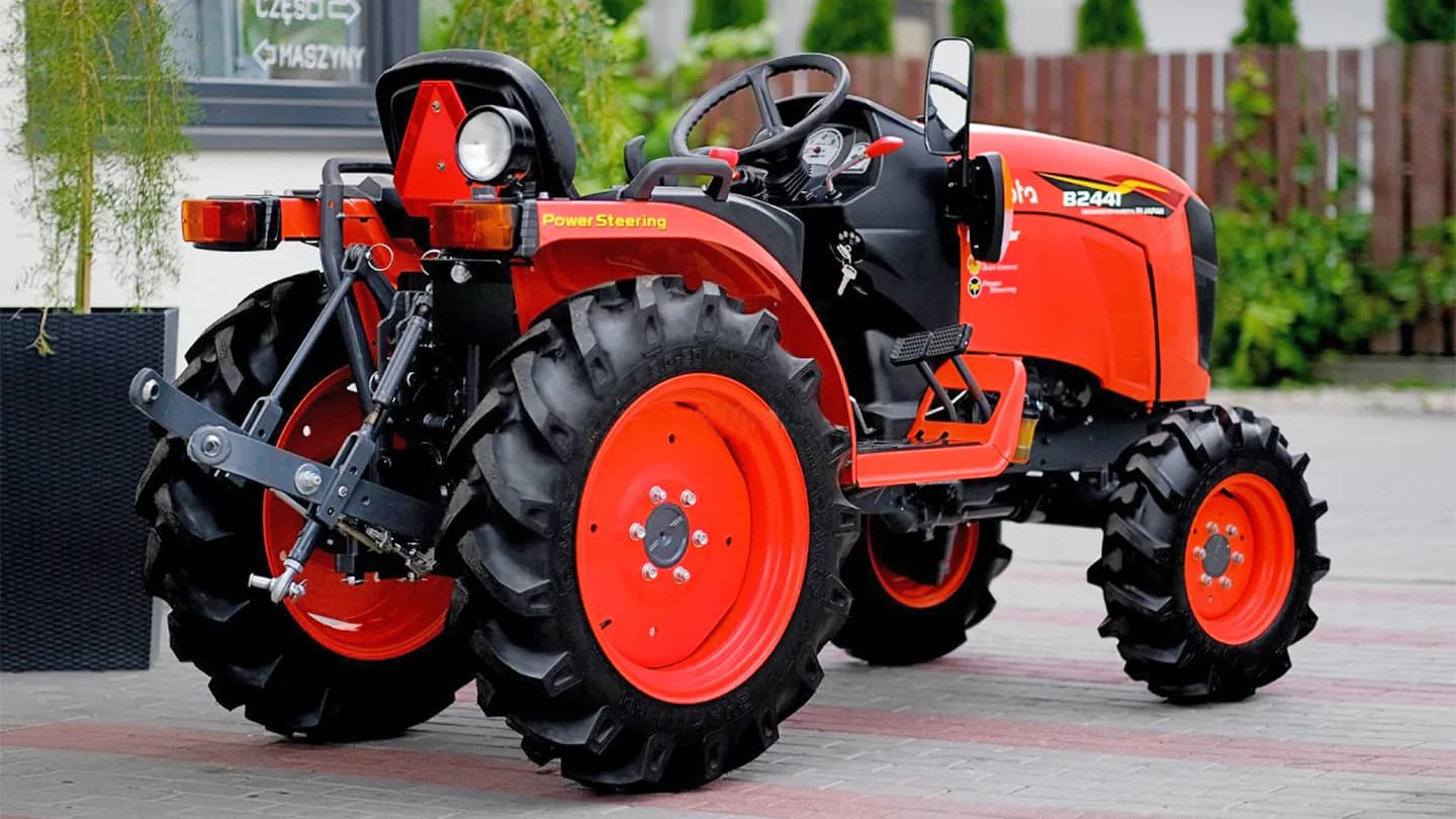 Трактор Kubota | Кубота B2441 9+3 (Kubota India) STD agri 7.00-12 / 8.3-20 (с ПСМ) — фото 8