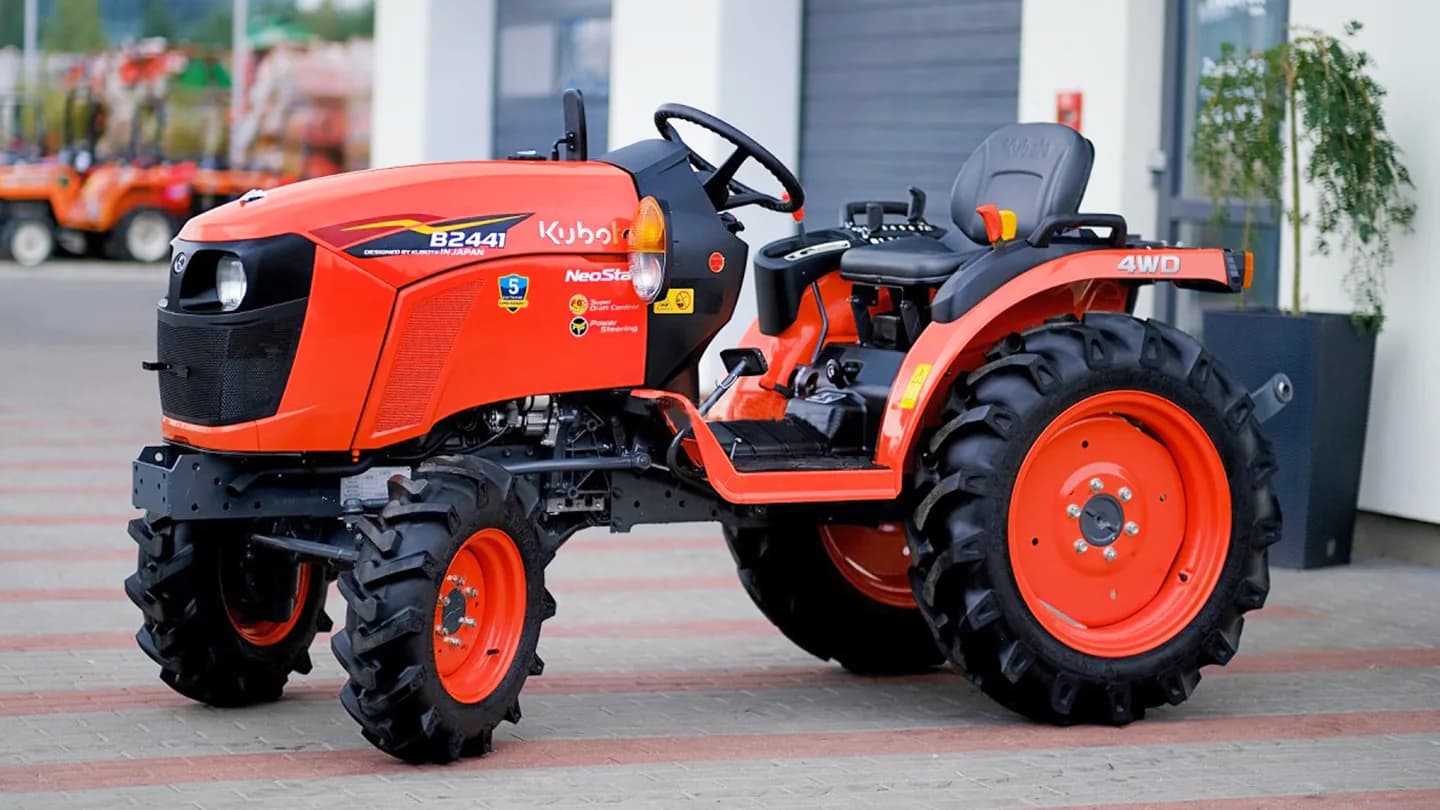Трактор Kubota | Кубота B2441 9+3 (Kubota India) STD agri 7.00-12 / 8.3-20 (с ПСМ)