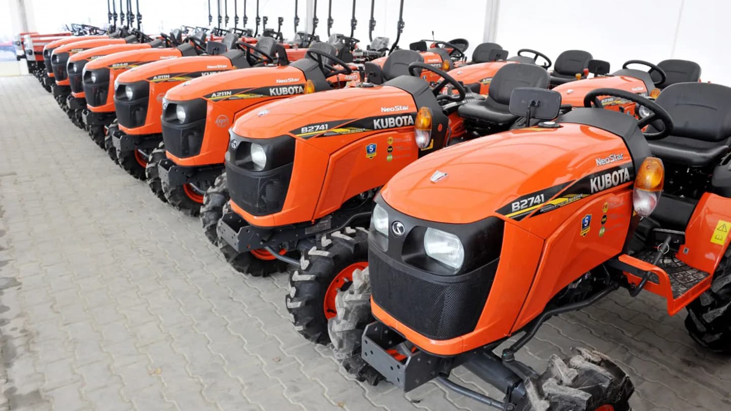 Трактор Kubota | Кубота B2441 9+3 (Kubota India) STD agri 7.00-12 / 8.3-20 (с ПСМ) — фото 12
