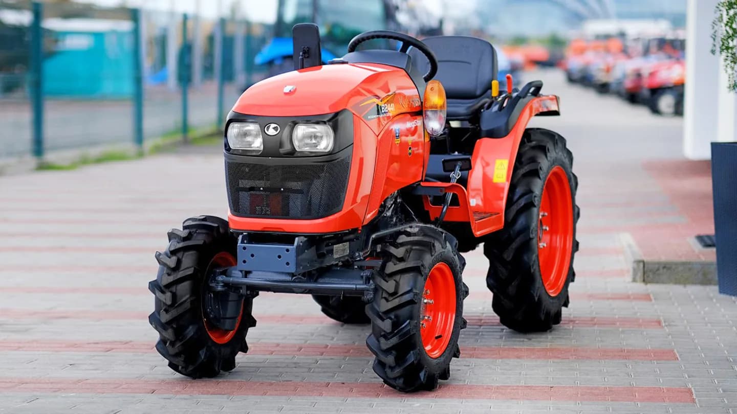 Трактор Kubota | Кубота B2441 9+3 (Kubota India) STD agri 7.00-12 / 8.3-20 (с ПСМ)