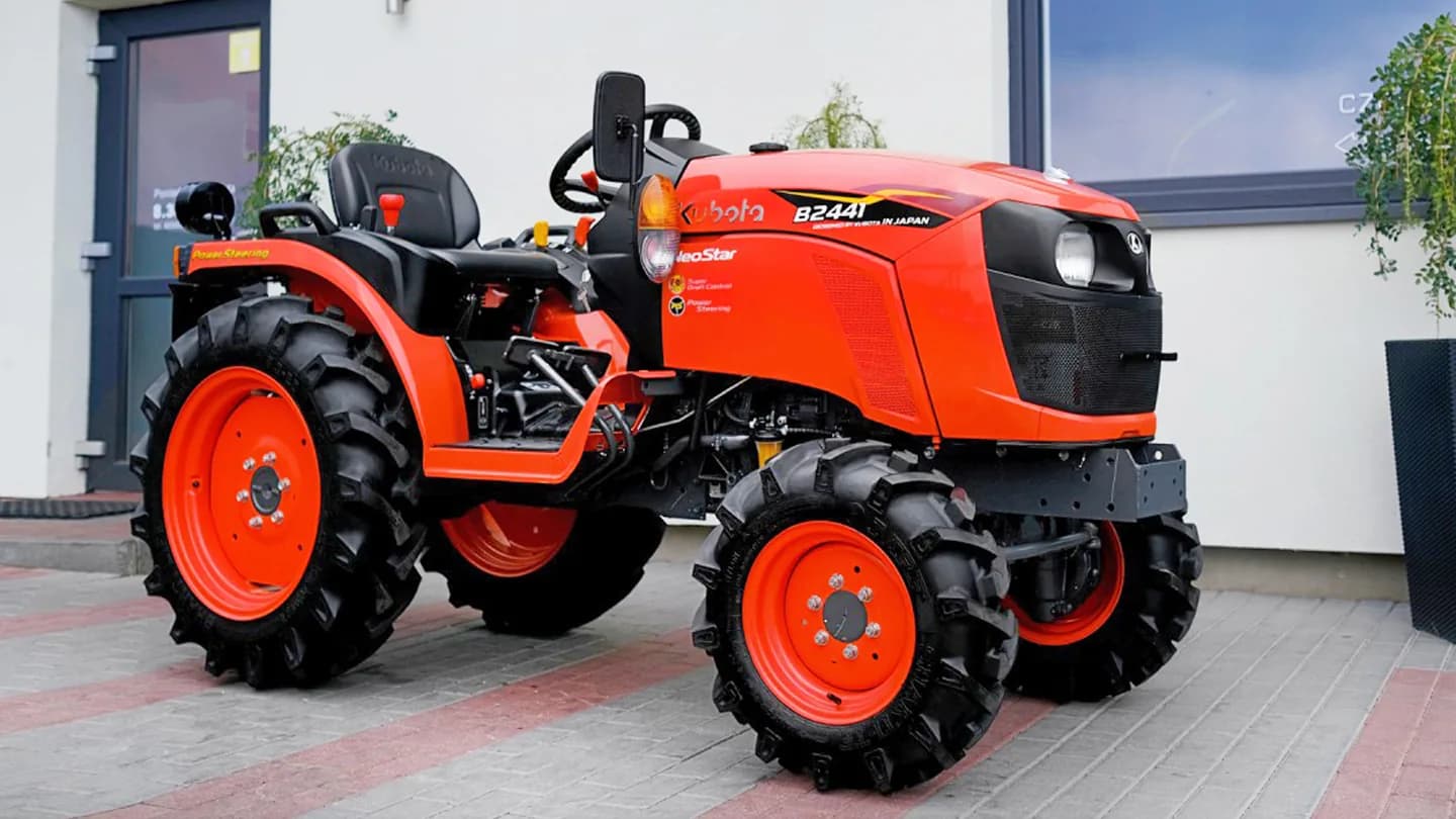 Трактор Kubota | Кубота B2441 9+3 (Kubota India) STD agri 7.00-12 / 8.3-20 (с ПСМ)