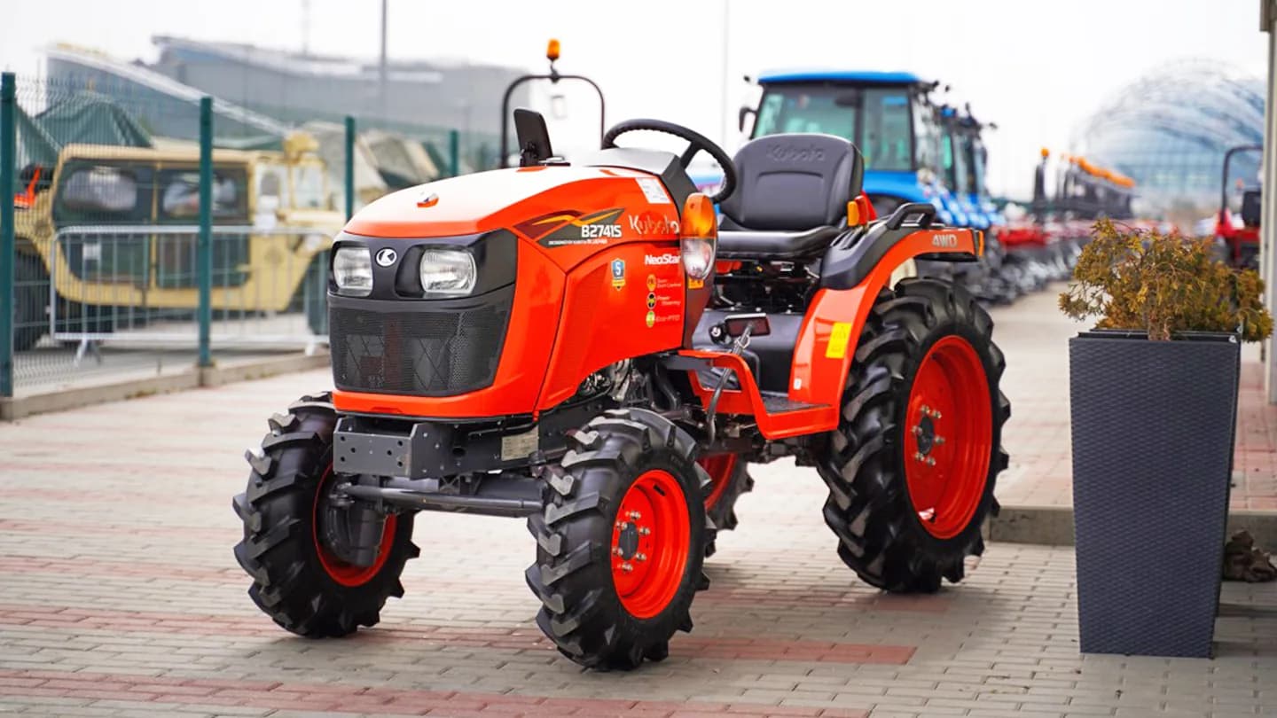 Трактор Kubota | Кубота B2741S 9+3 (Kubota India) STD agri 7.00-12 / 8.3-20 (с ПСМ) — фото 13