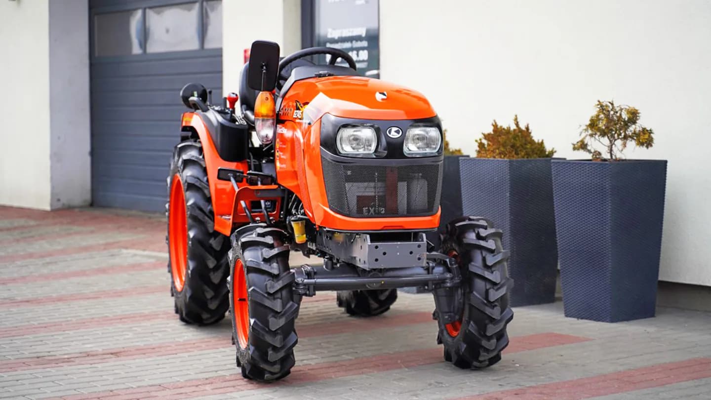 Трактор Kubota | Кубота B2741S 9+3 (Kubota India) STD agri 7.00-12 / 8.3-20 (с ПСМ) — фото 9
