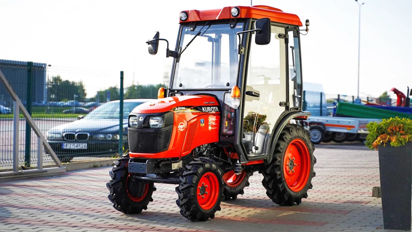 Трактор Kubota | Кубота A211N-OPC 9+3 (Kubota India) STD agri 7.00-12 / 8.3-20 (с ПСМ) — фото 7