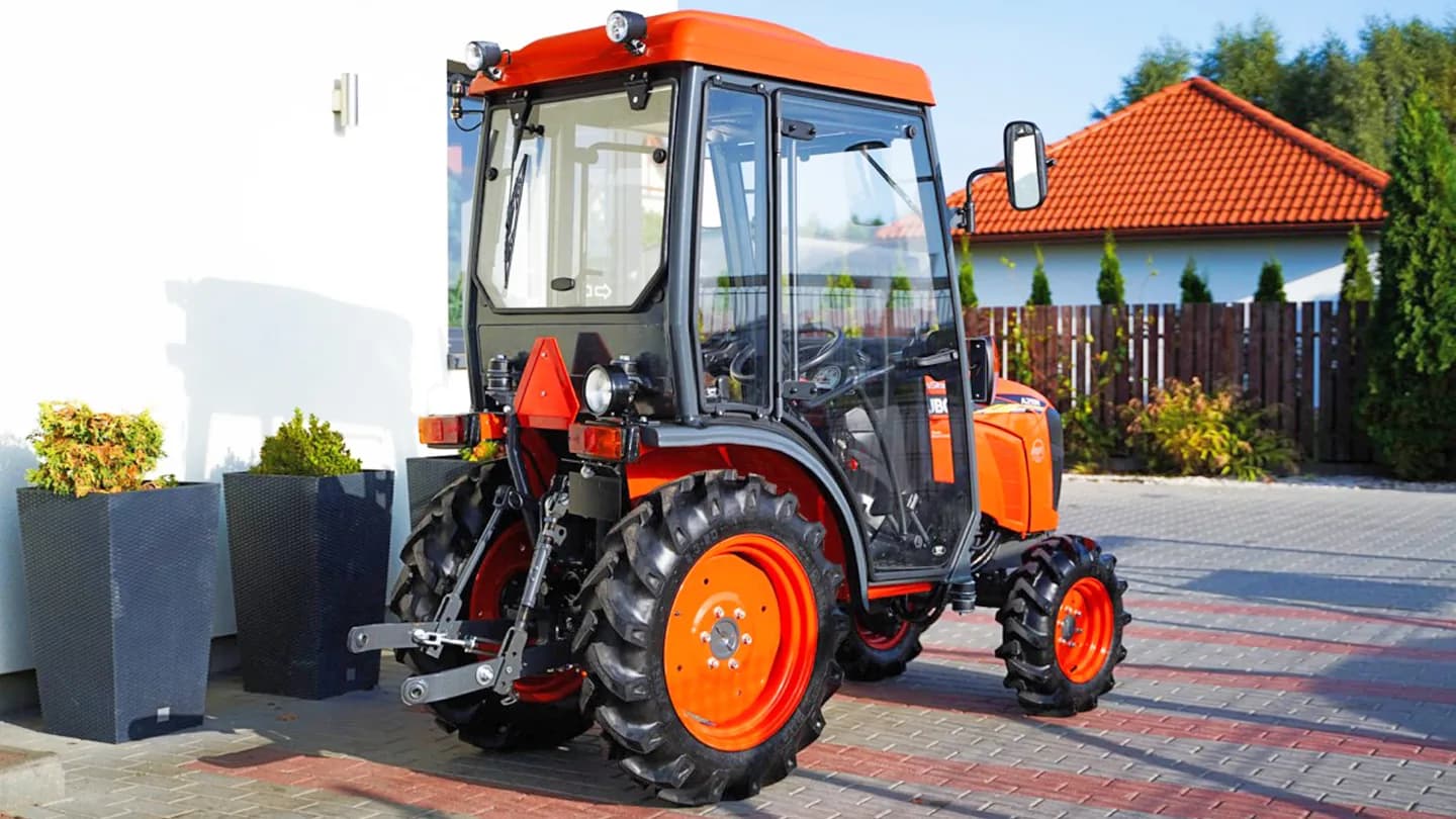 Трактор Kubota | Кубота A211N-OPC 9+3 (Kubota India) STD agri 7.00-12 / 8.3-20 (с ПСМ)