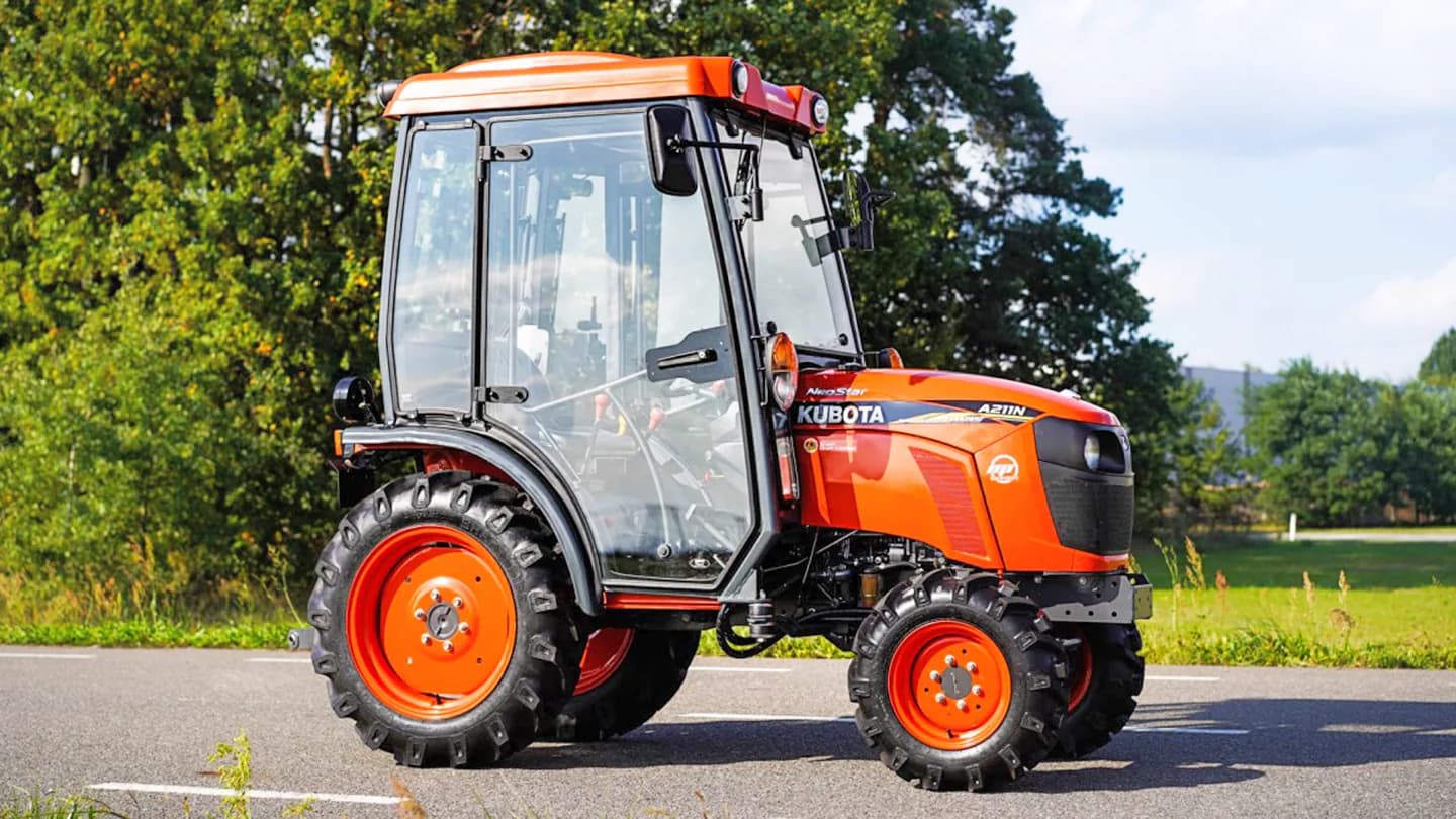 Трактор Kubota | Кубота A211N-OPC 9+3 (Kubota India) STD agri 7.00-12 / 8.3-20 (с ПСМ)