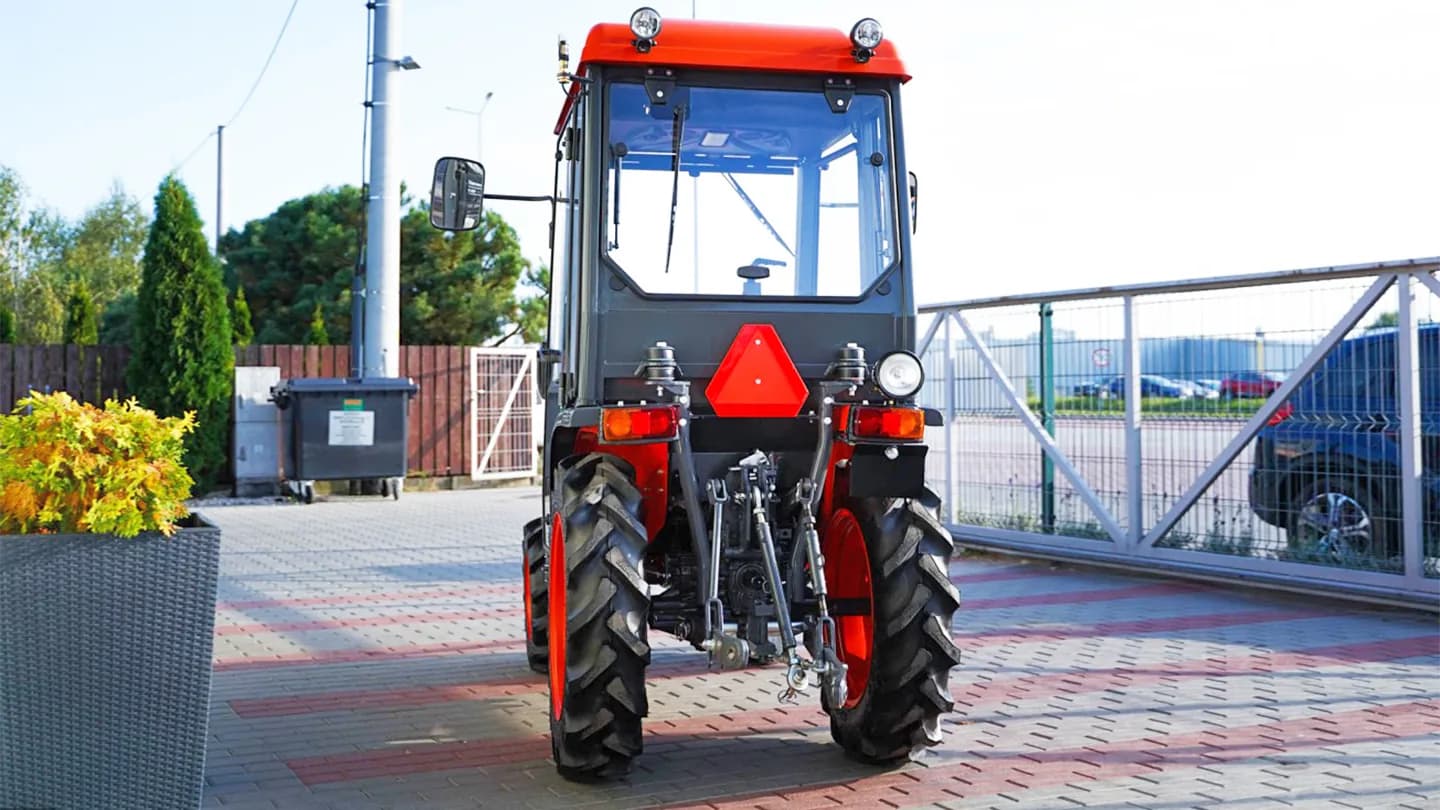Трактор Kubota | Кубота A211N-OPC 9+3 (Kubota India) STD agri 7.00-12 / 8.3-20 (с ПСМ)