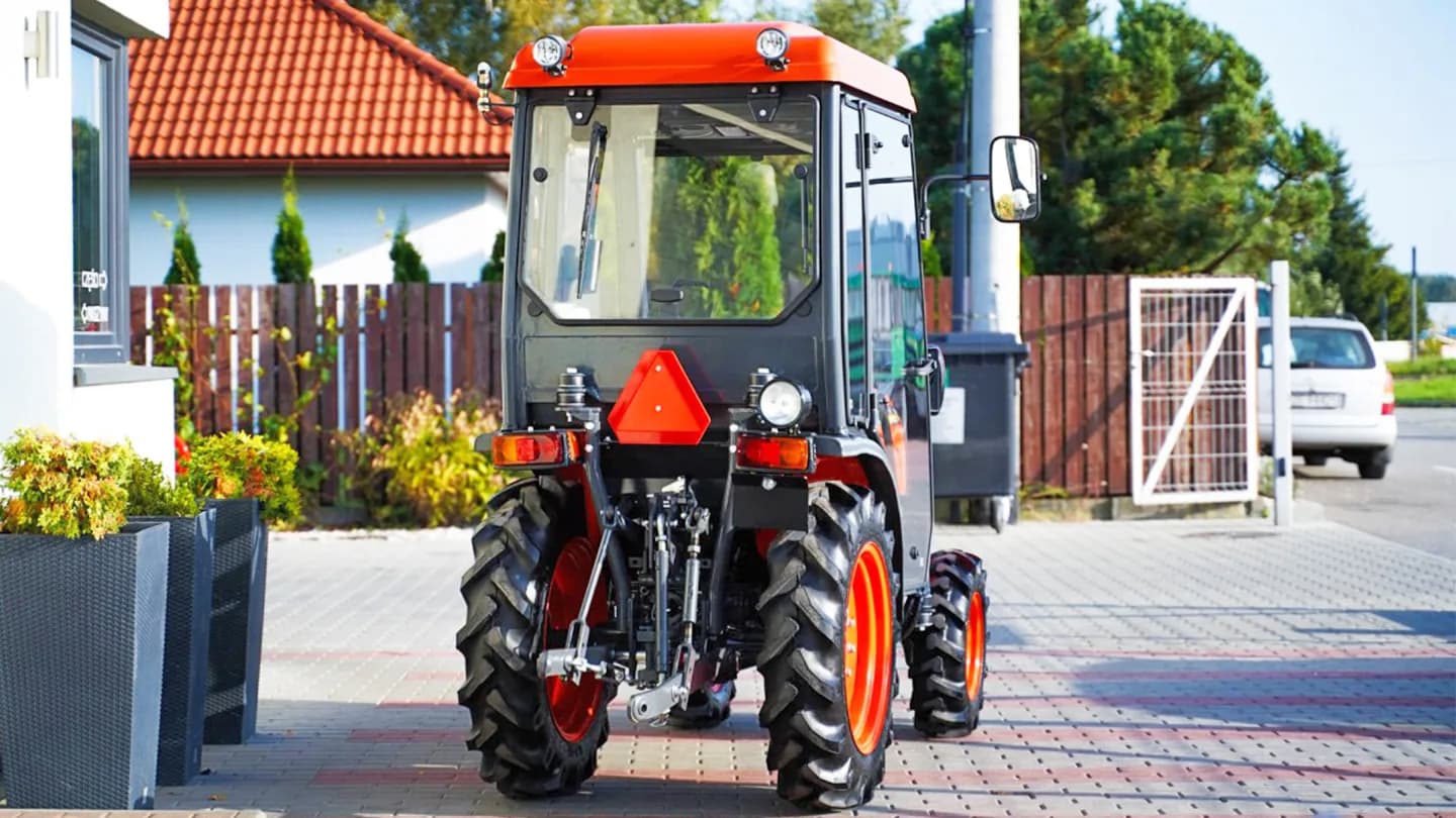 Трактор Kubota | Кубота A211N-OPC 9+3 (Kubota India) STD agri 7.00-12 / 8.3-20 (с ПСМ)