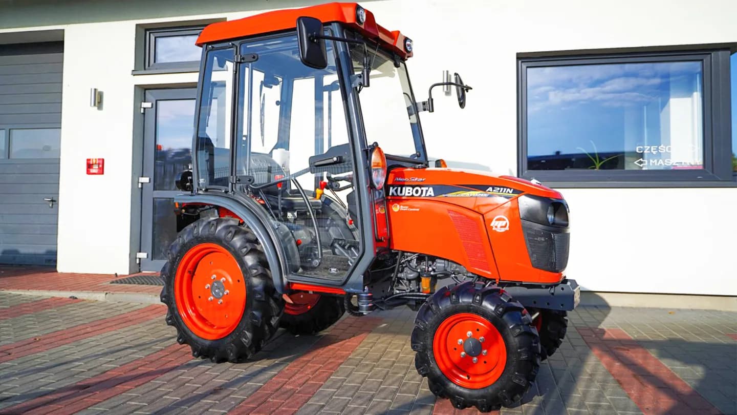 Трактор Kubota | Кубота A211N-OPC 9+3 (Kubota India) STD agri 7.00-12 / 8.3-20 (с ПСМ)