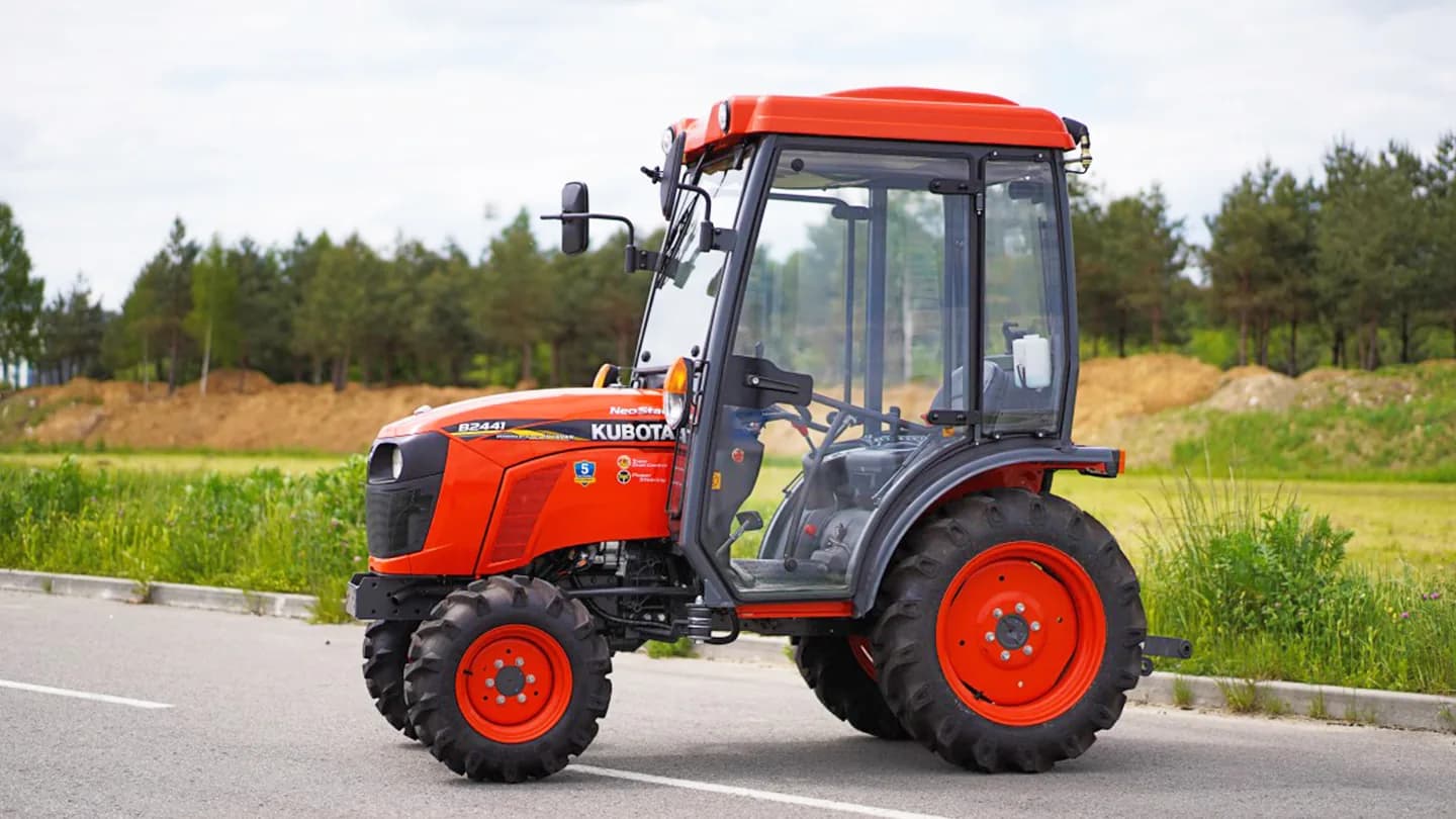 Трактор Kubota | Кубота B2441С 9+3 (Kubota India) STD agri 7.00-12 / 8.3-20 (с ПСМ)