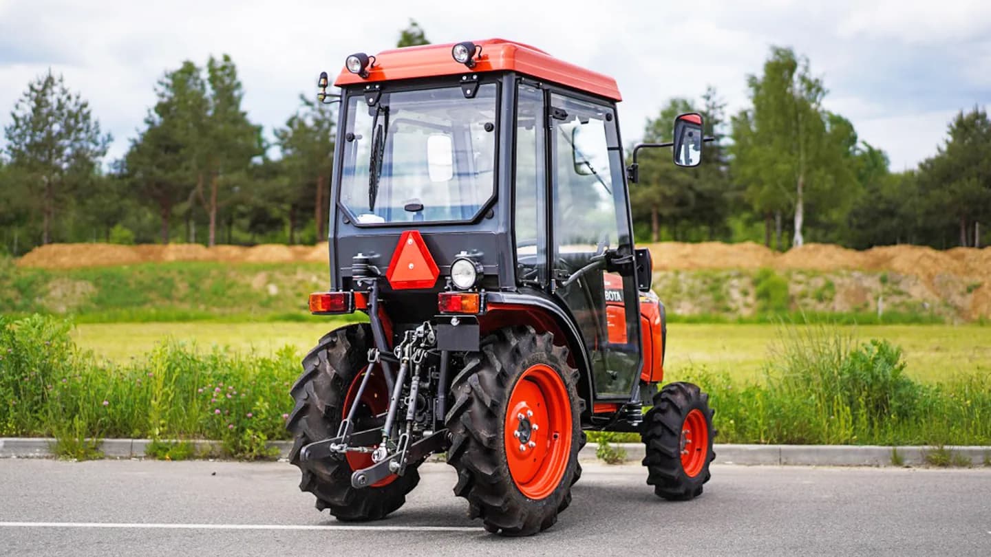 Трактор Kubota | Кубота B2441С 9+3 (Kubota India) STD agri 7.00-12 / 8.3-20 (с ПСМ)