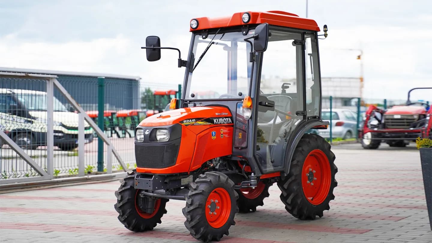 Трактор Kubota | Кубота B2441С 9+3 (Kubota India) STD agri 7.00-12 / 8.3-20 (с ПСМ) — фото 7