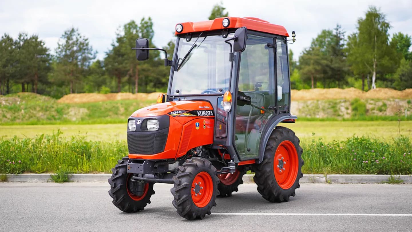 Трактор Kubota | Кубота B2441С 9+3 (Kubota India) STD agri 7.00-12 / 8.3-20 (с ПСМ)