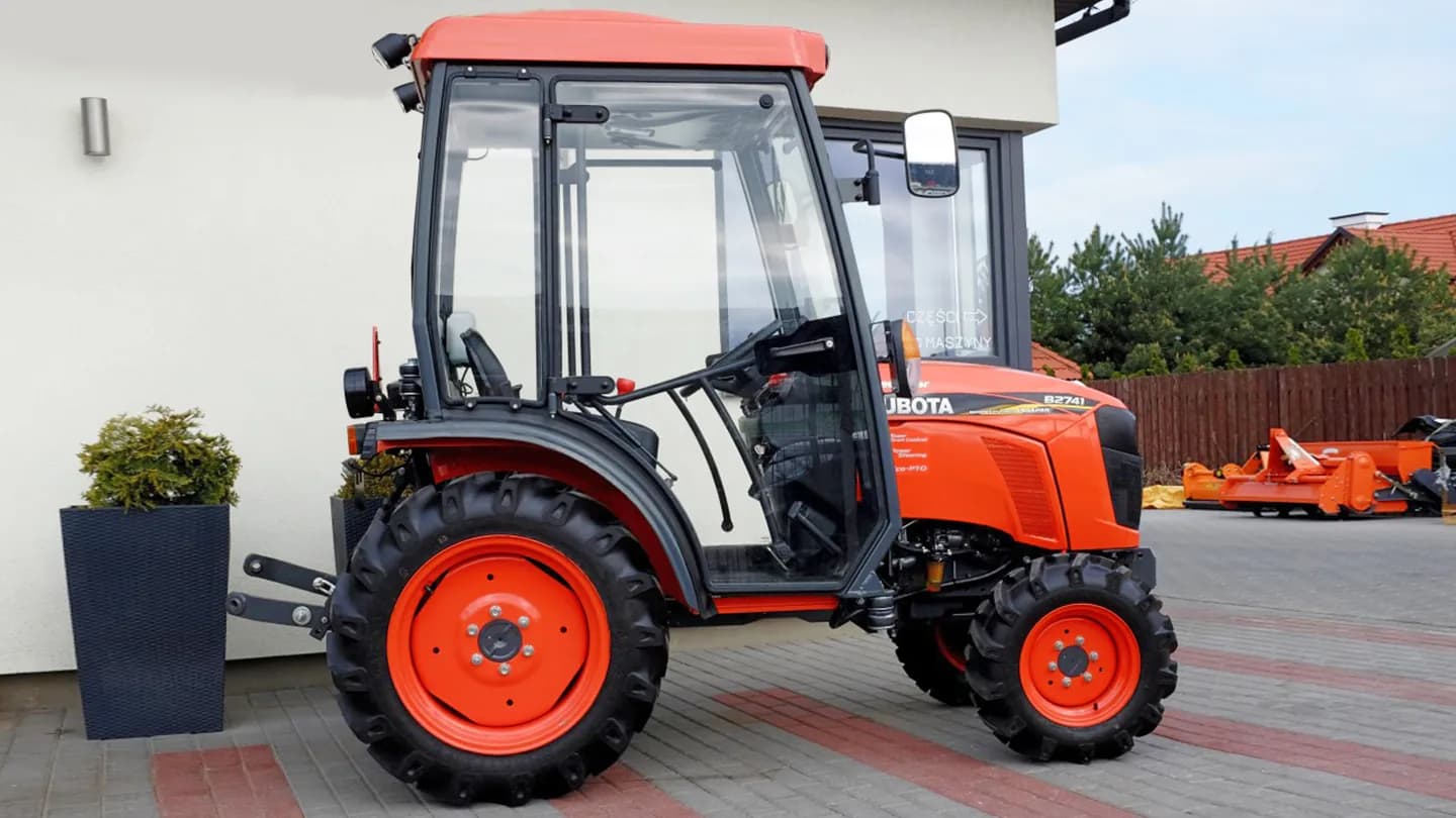 Трактор Kubota | Кубота B2741SС 9+3 (Kubota India) STD agri 7.00-12 / 8.3-20 (с ПСМ)