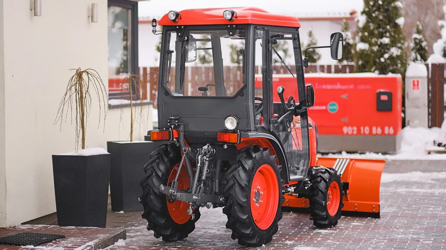 Трактор Kubota | Кубота B2741SС 9+3 (Kubota India) STD agri 7.00-12 / 8.3-20 (с ПСМ) — фото 9