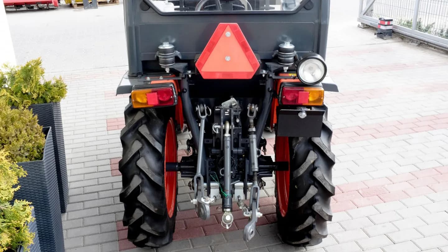 Трактор Kubota | Кубота B2741SС 9+3 (Kubota India) STD agri 7.00-12 / 8.3-20 (с ПСМ) — фото 17