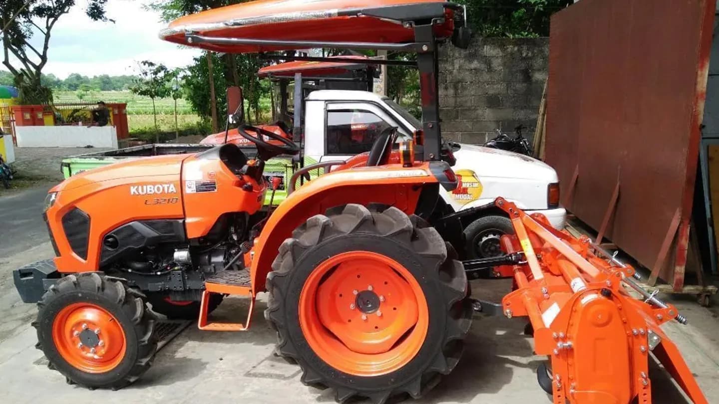 Трактор Kubota | Кубота L3218 8+8 (Kubota India) STD agri 7.00-16 / 11,2-24 (с ПСМ)
