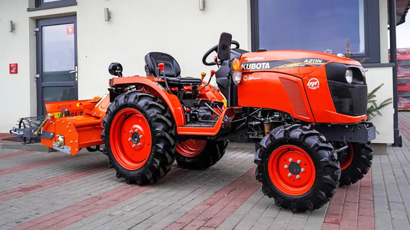 Трактор Kubota | Кубота A211N-OP 9+3 (Kubota India) STD agri 7.00-12 / 8.3-20 (с ПСМ)
