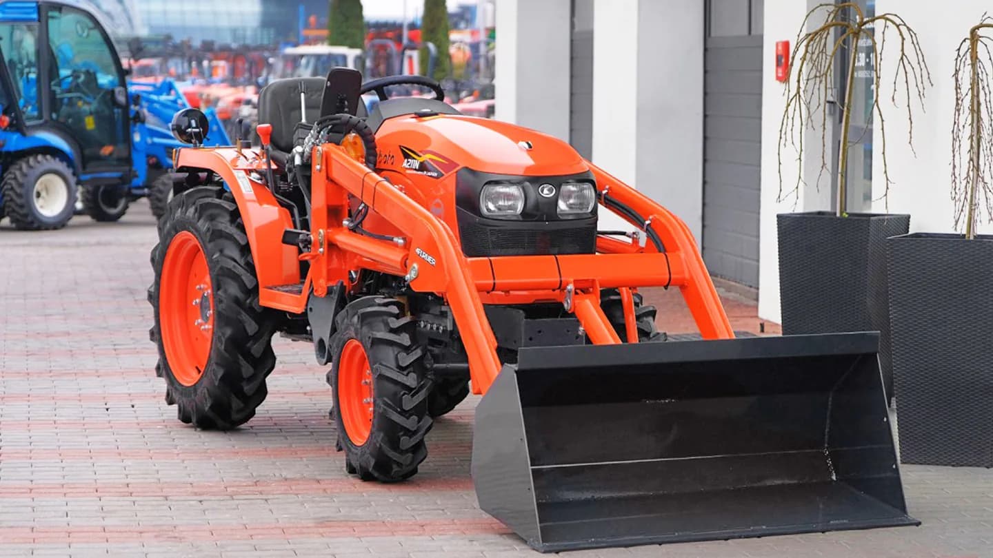 Трактор Kubota | Кубота A211N-OP 9+3 (Kubota India) STD agri 7.00-12 / 8.3-20 (с ПСМ)
