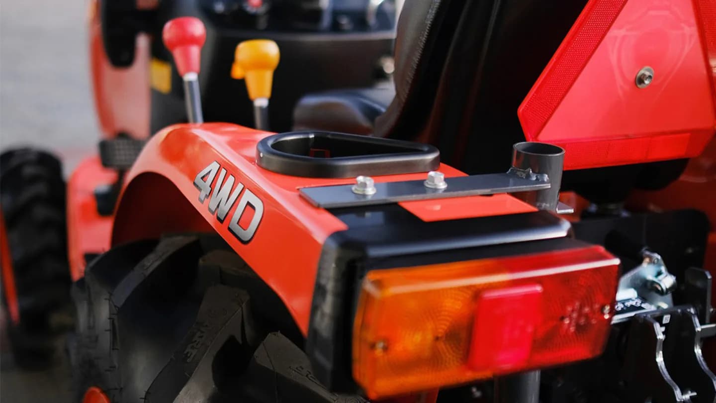 Трактор Kubota | Кубота A211N-OP 9+3 (Kubota India) STD agri 7.00-12 / 8.3-20 (с ПСМ) — фото 17