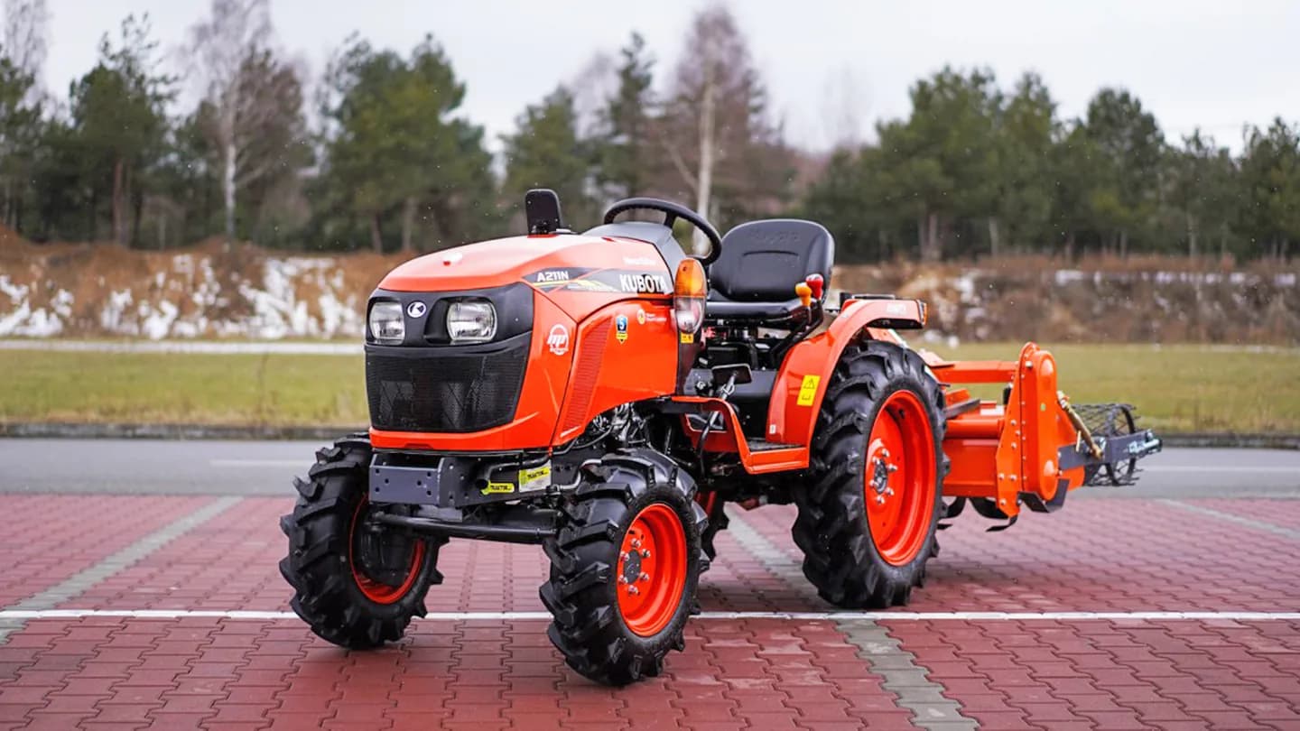 Трактор Kubota | Кубота A211N-OP 9+3 (Kubota India) STD agri 7.00-12 / 8.3-20 (с ПСМ)