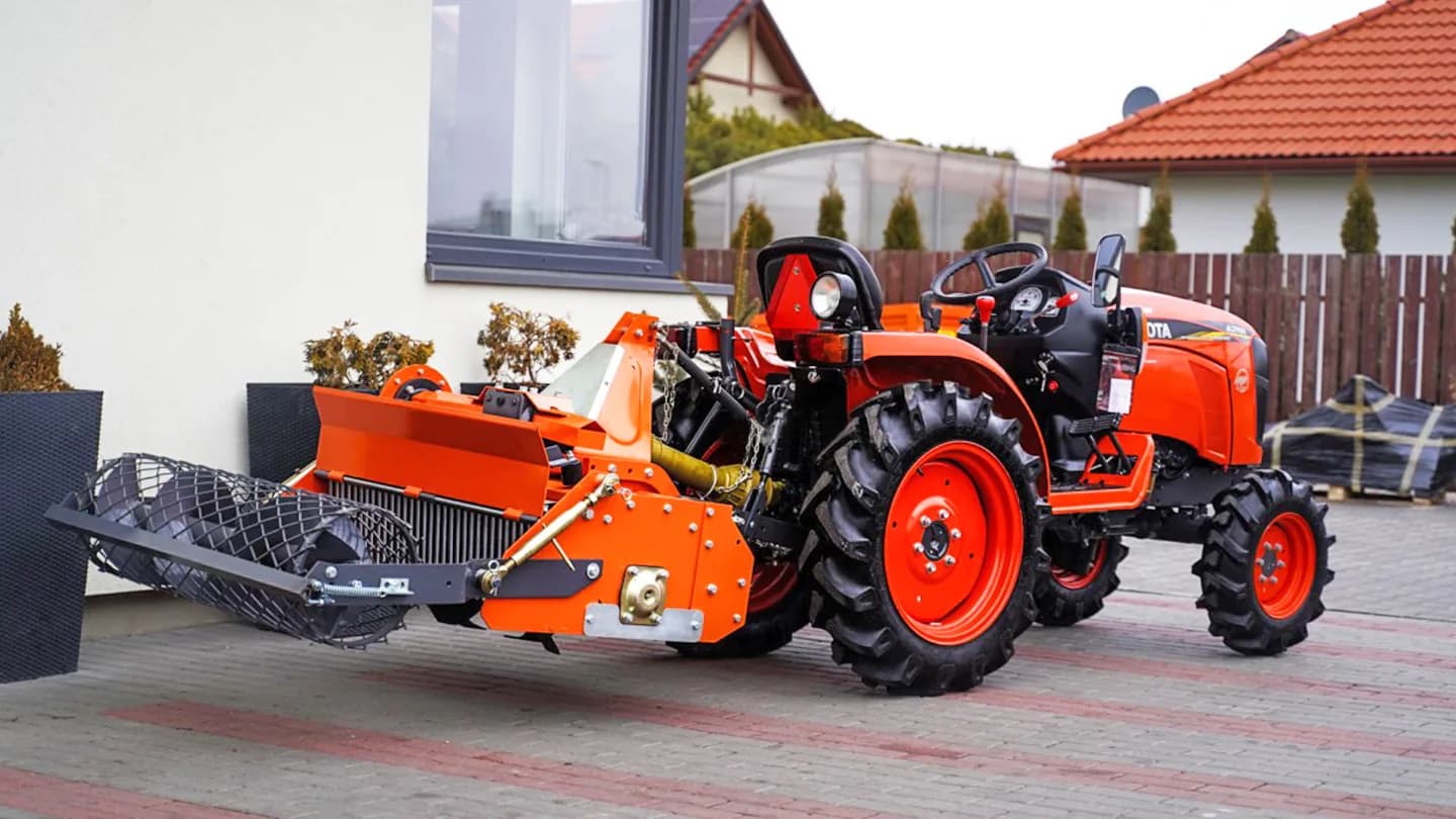 Трактор Kubota | Кубота A211N-OP 9+3 (Kubota India) STD agri 7.00-12 / 8.3-20 (с ПСМ)
