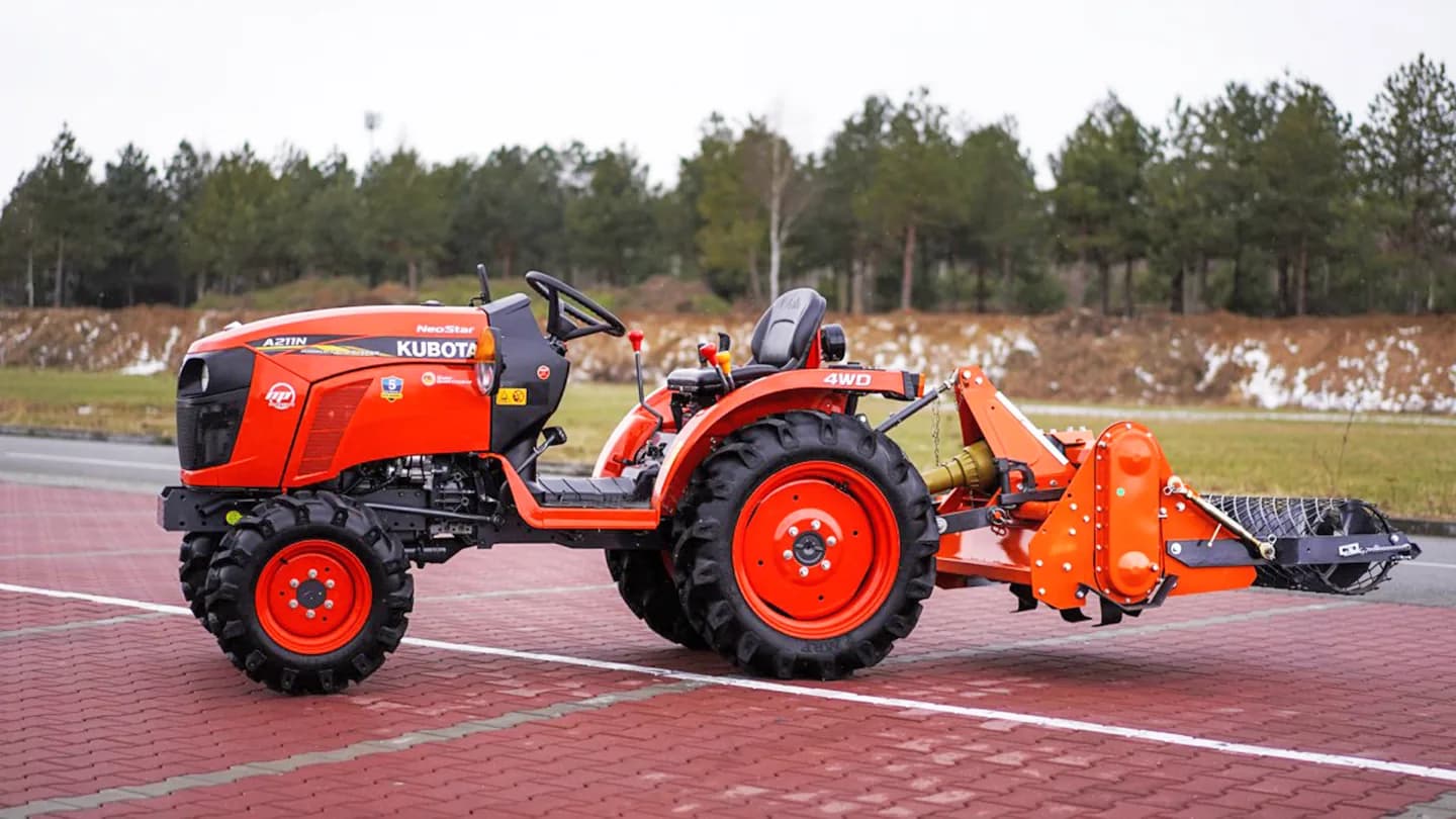 Трактор Kubota | Кубота A211N-OP 9+3 (Kubota India) STD agri 7.00-12 / 8.3-20 (с ПСМ)