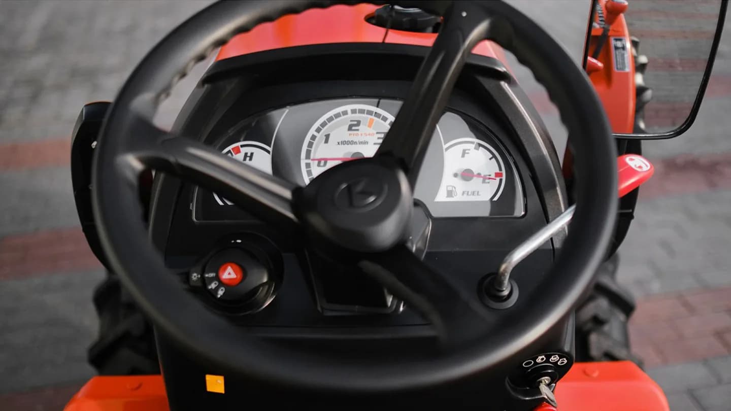 Трактор Kubota | Кубота A211N-OP 9+3 (Kubota India) STD agri 7.00-12 / 8.3-20 (с ПСМ) — фото 15