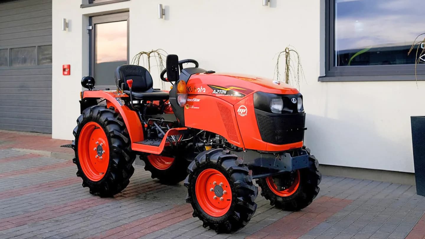 Трактор Kubota | Кубота A211N-OP 9+3 (Kubota India) STD agri 7.00-12 / 8.3-20 (с ПСМ) — фото 8